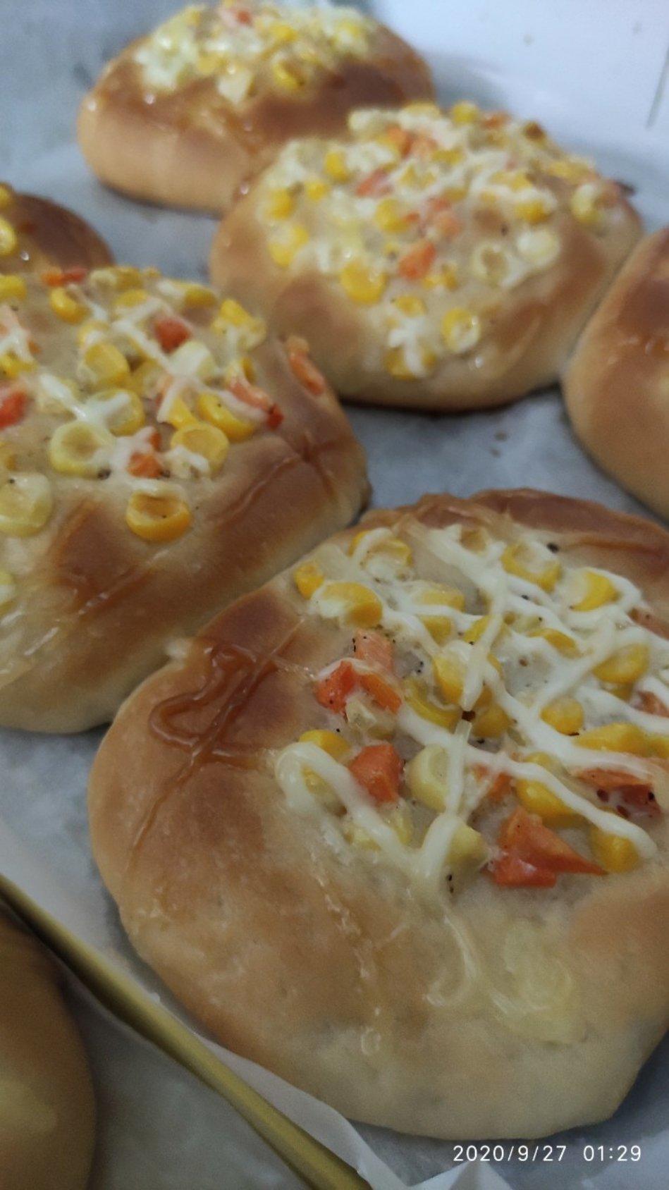 玉米沙拉小面包