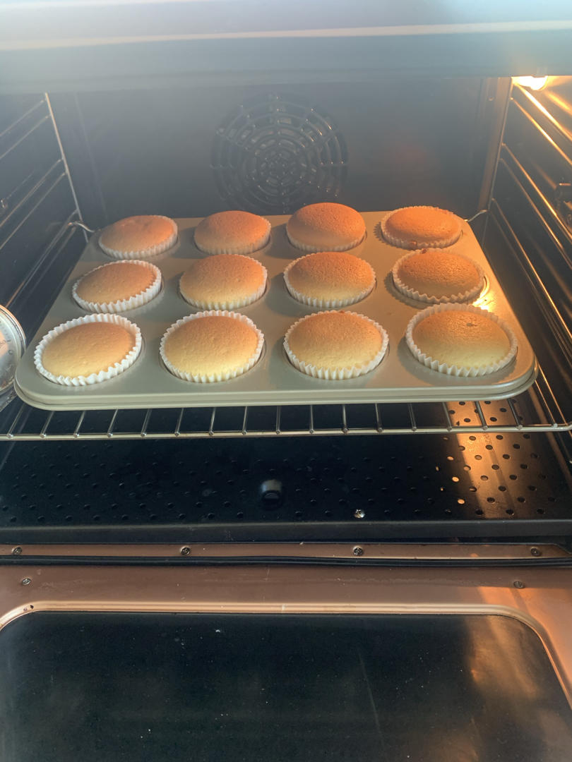 不塌陷不回缩不凹底的炼乳纸杯蛋糕