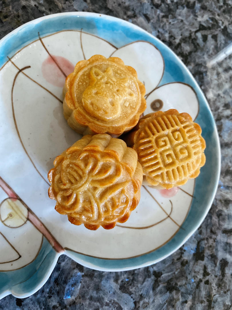 咸蛋黄肉松海苔月饼