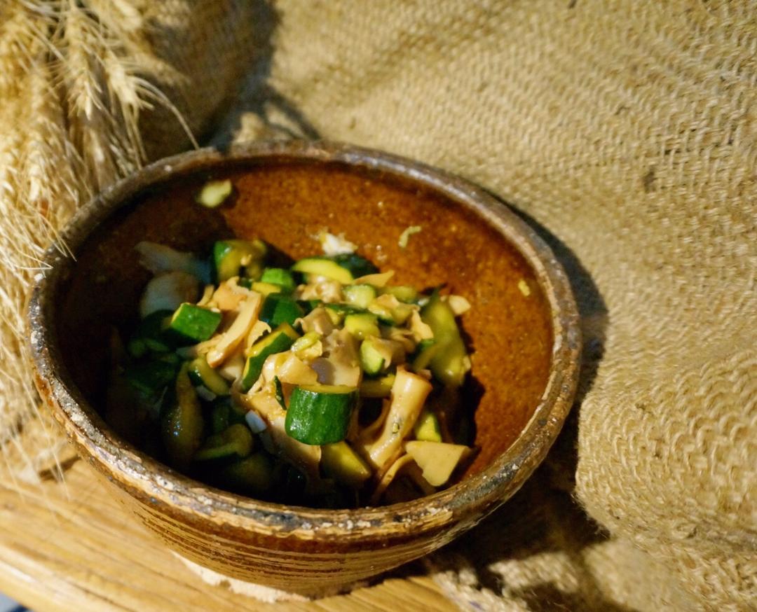 沙滩脚印的美食屋