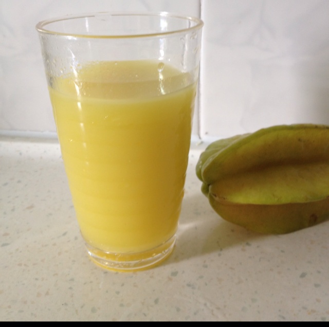 想减肥的小厨娘做的鲜榨杨桃汁