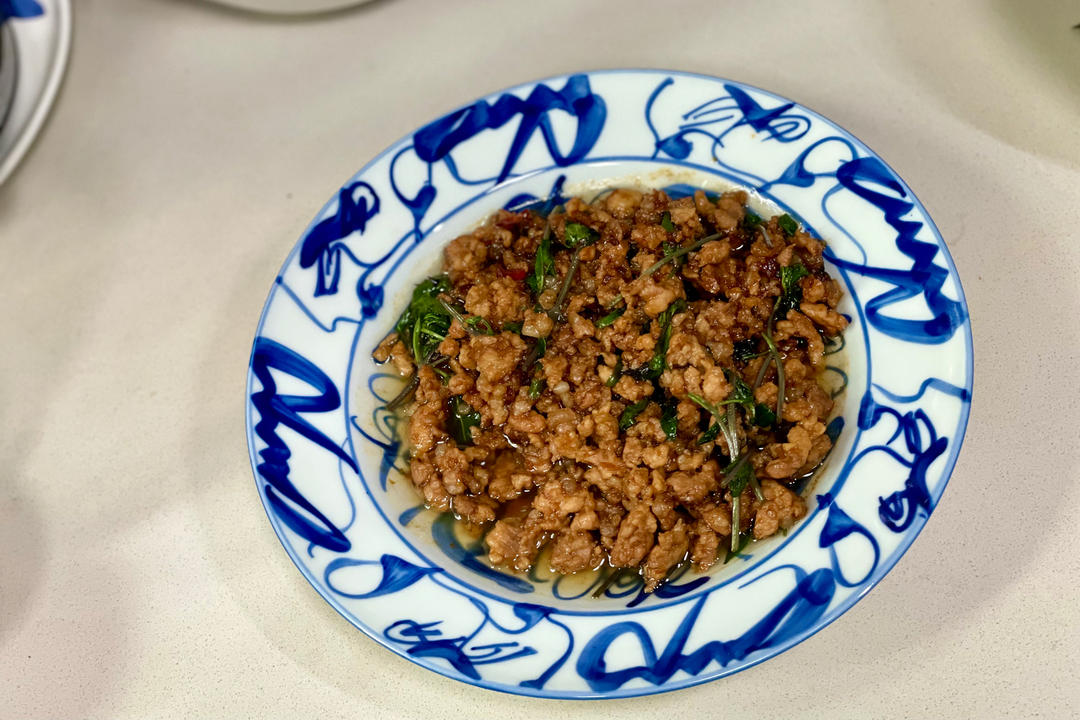 饭扫光—泰式金不换猪肉碎