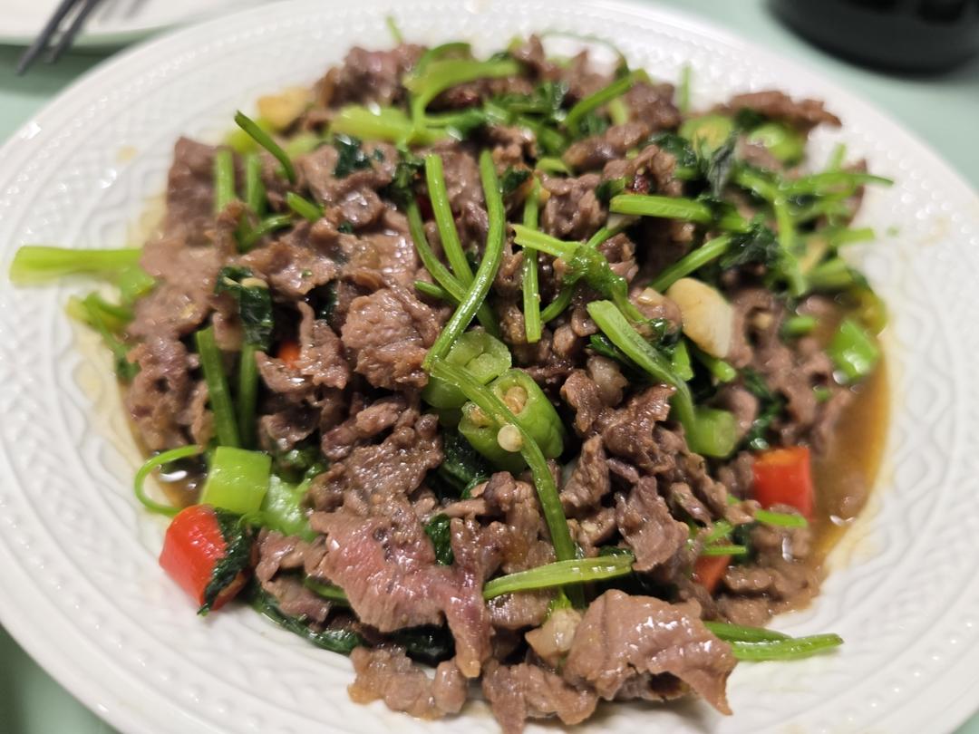 小炒黄牛肉，肉嫩味香！太好吃了简直是米饭杀手！