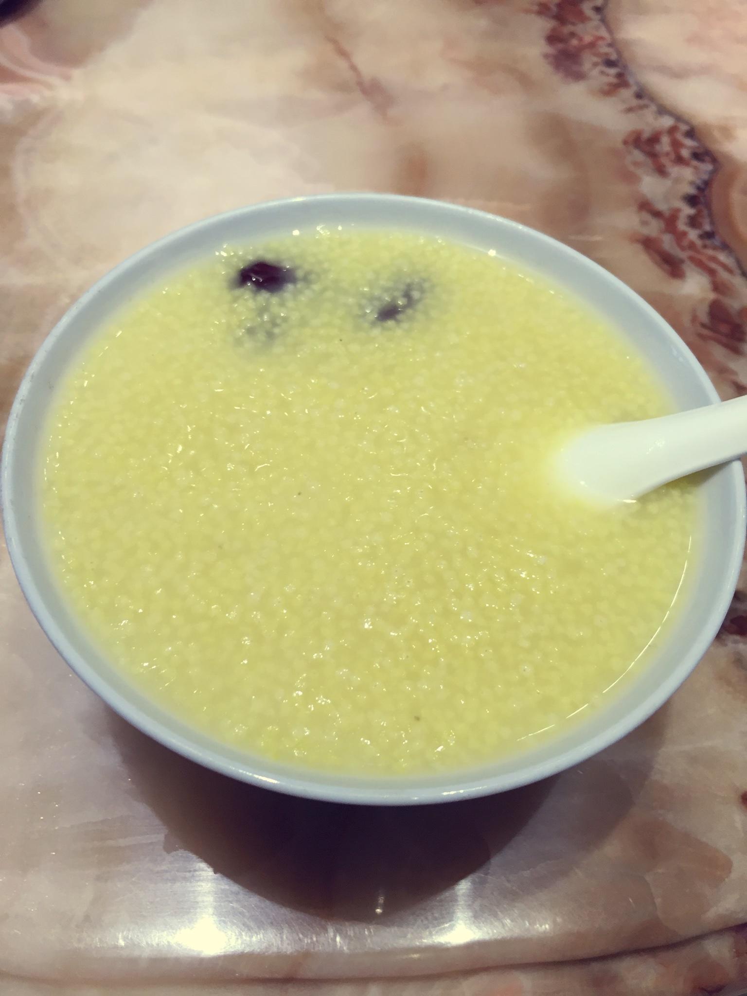 红枣小米粥（最简单养胃的早餐）的做法