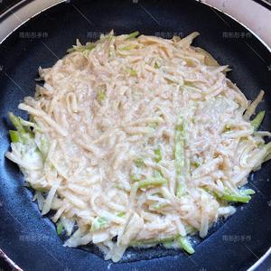 ㊙️免揉面‼️中式香煎青椒土豆饼‼️的做法 步骤3