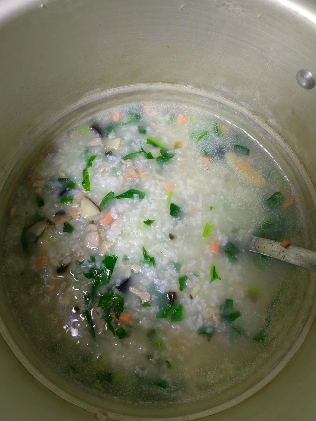 妈妈👩教我做的皮蛋瘦肉粥🥣简单快捷美味😋