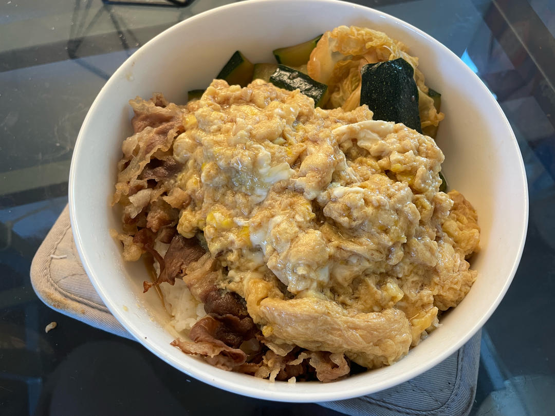 寿喜烧汁滑蛋肥牛饭