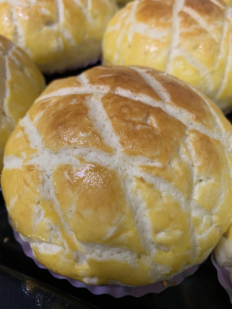 好吃到炸裂的港式菠萝包（附带制作酥皮的小视频）