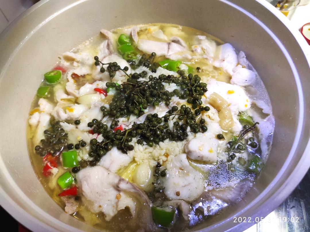 【创意小厨娘】家庭版金汤藤椒鱼，鱼肉嫩滑，麻辣酸香，开胃又下饭！