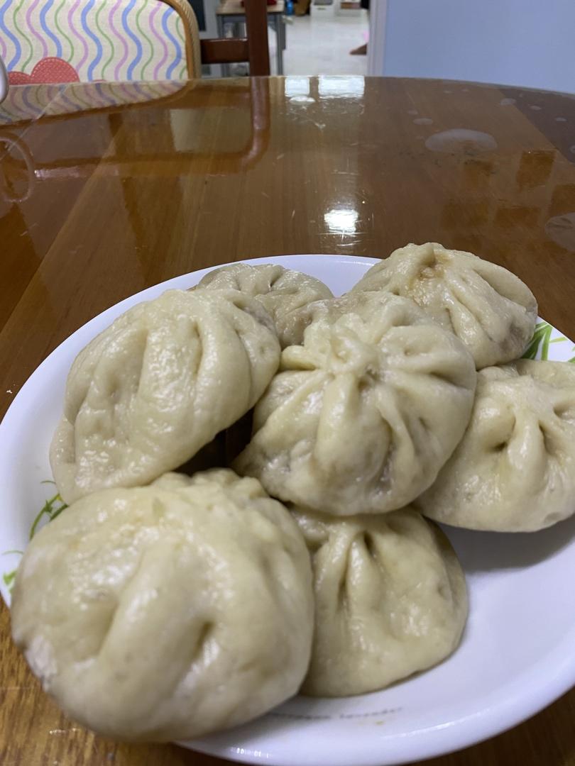 松软多汁的肉包子