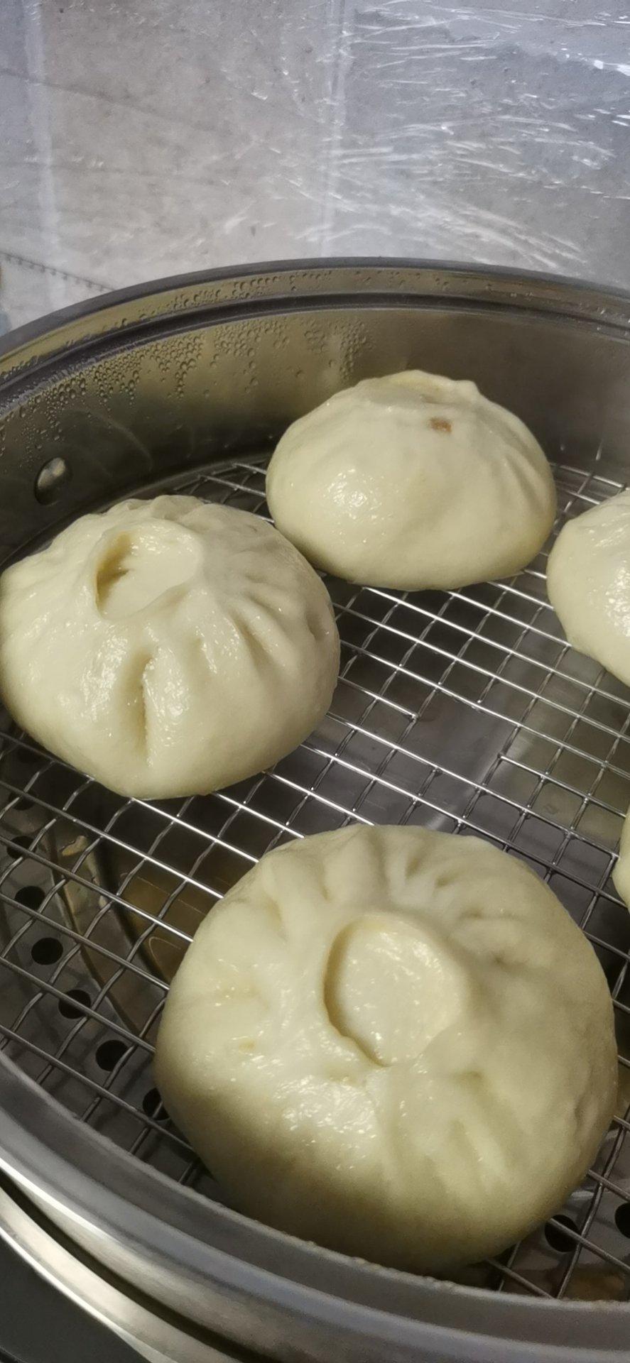 松软多汁的肉包子