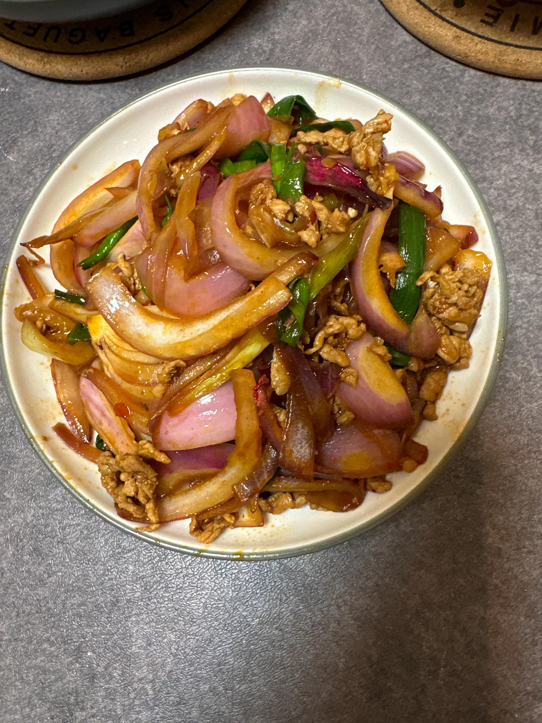 蒜苗洋葱炒回锅肉