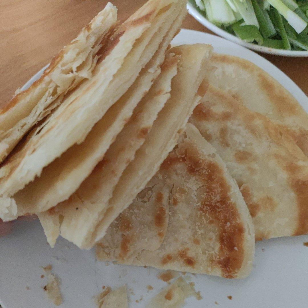 烙饼不硬的小窍门 掌握了你也能看出柔软多层凉了不硬的小油饼