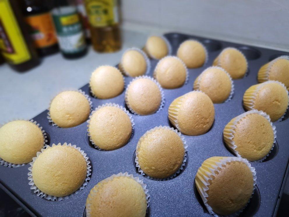 宝宝最爱的小纸杯蛋糕