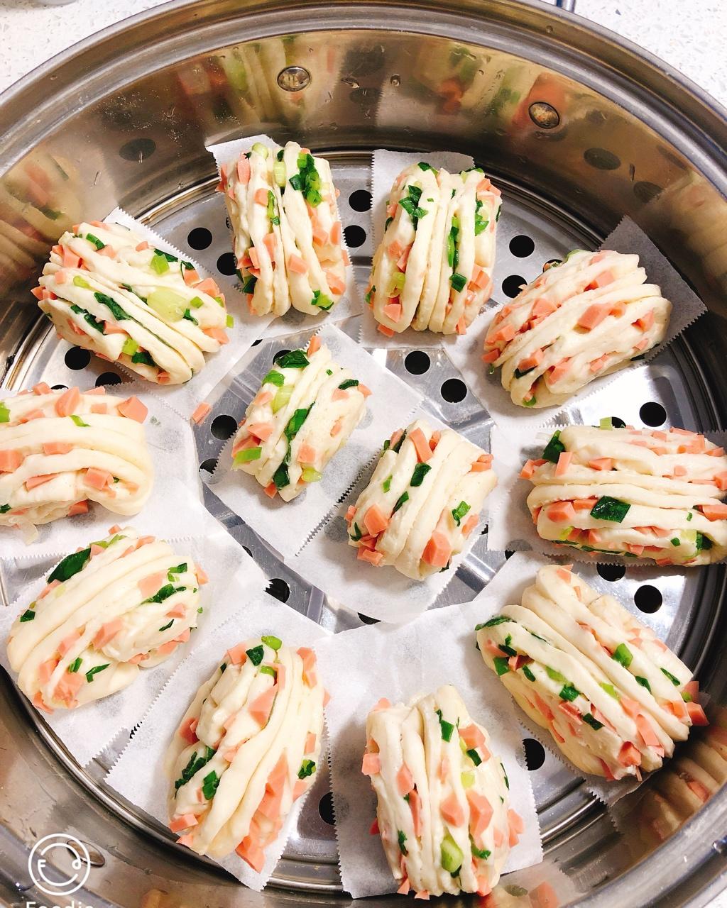 最好吃的火腿葱香花卷—附让葱不变黄的小窍门