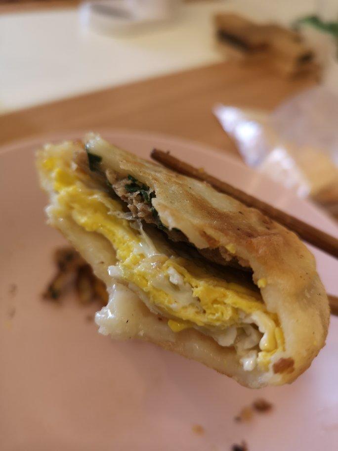 早餐霸王~沉甸甸鸡蛋汉堡