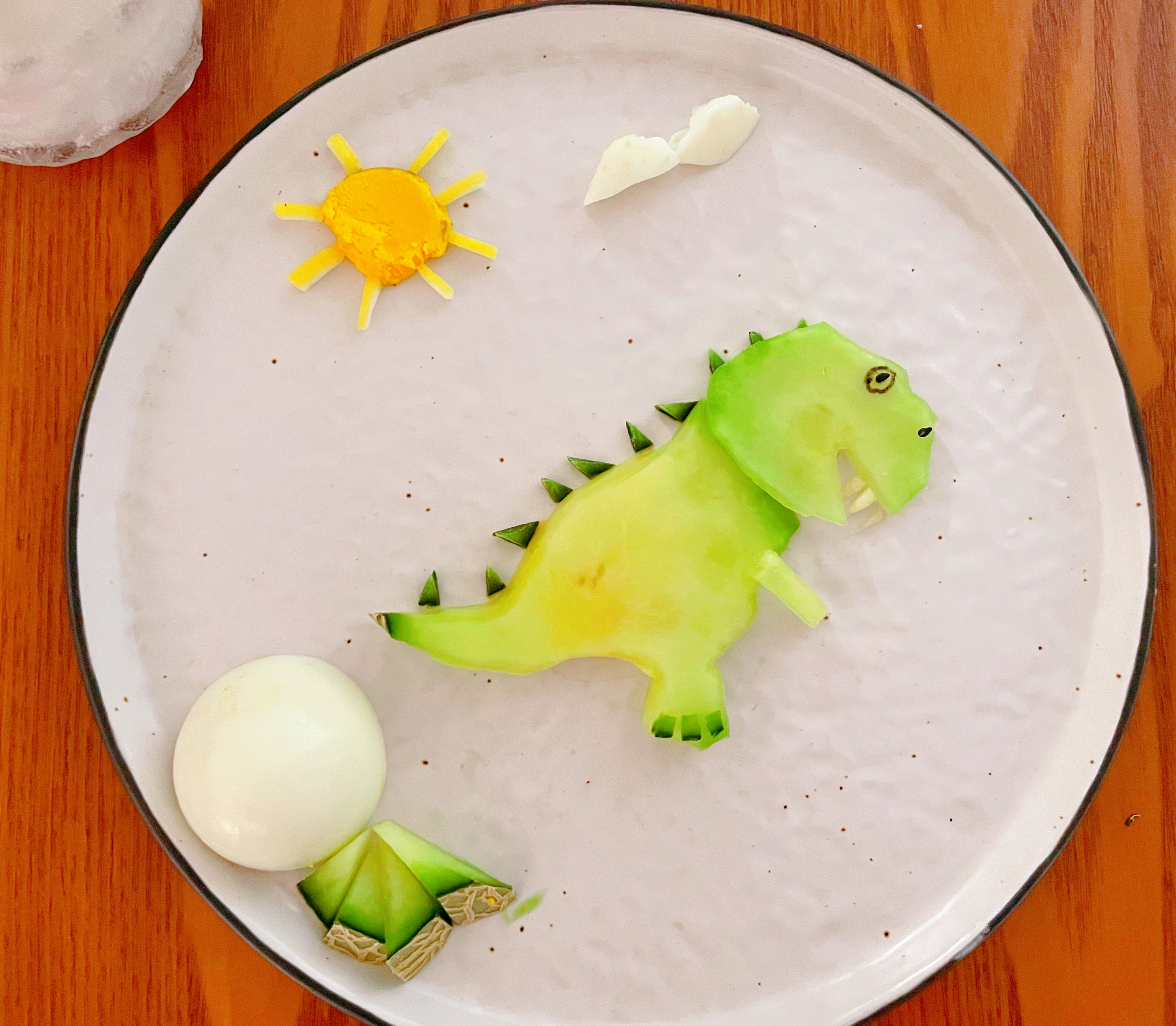 卡通水果创意早餐拼盘-恐龙甜瓜