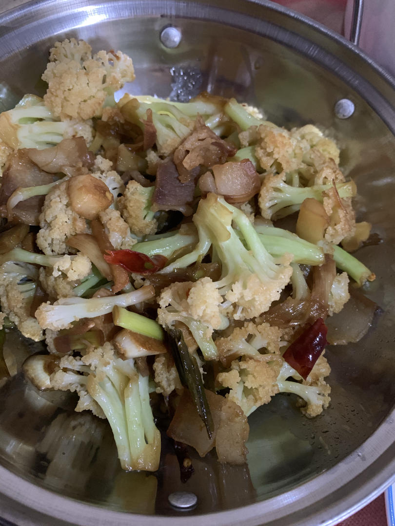 腊肉炒有机花菜