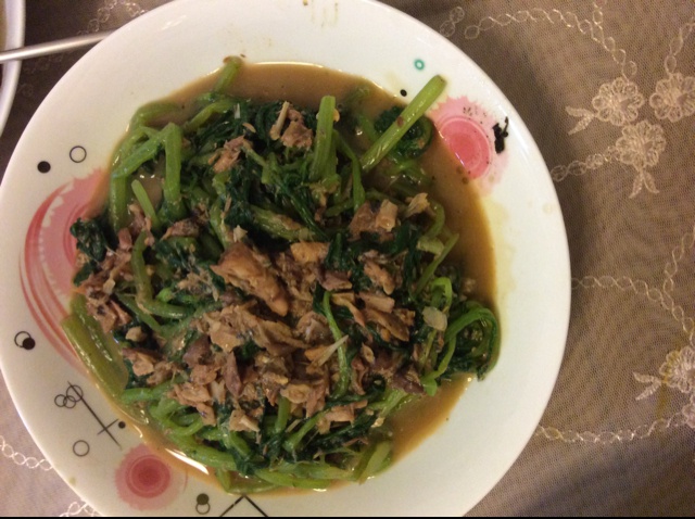 金枪鱼拌茼蒿