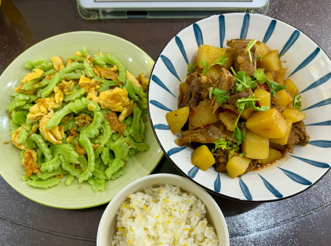 土豆烧排骨