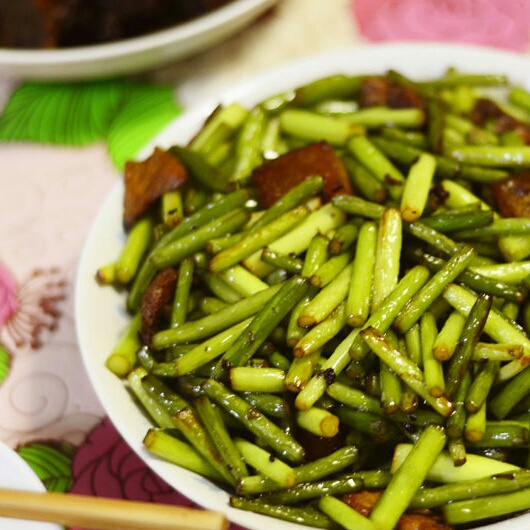 蒜苗炒肉丝