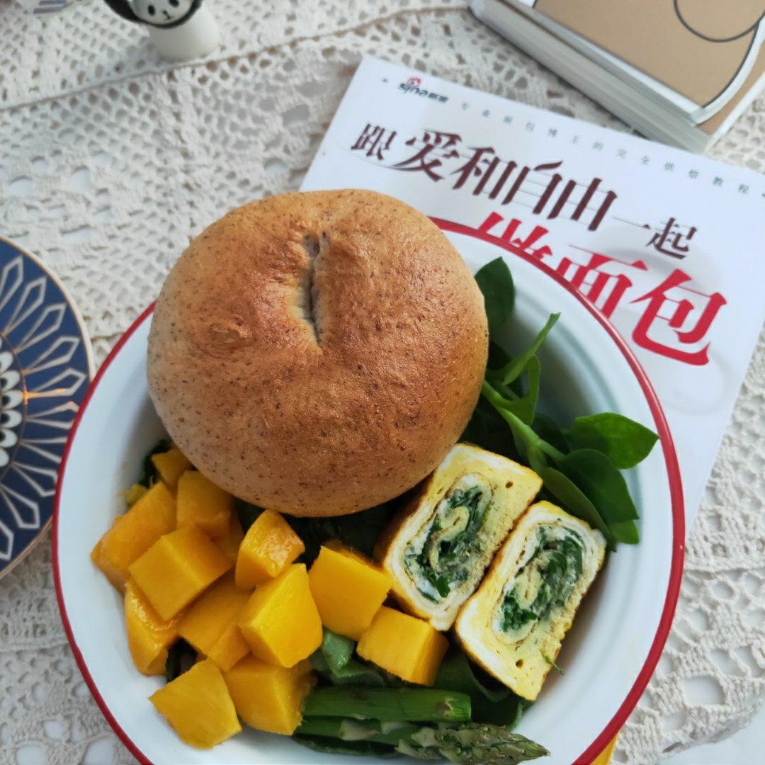 无油低糖的健康主食面包：芝麻贝果