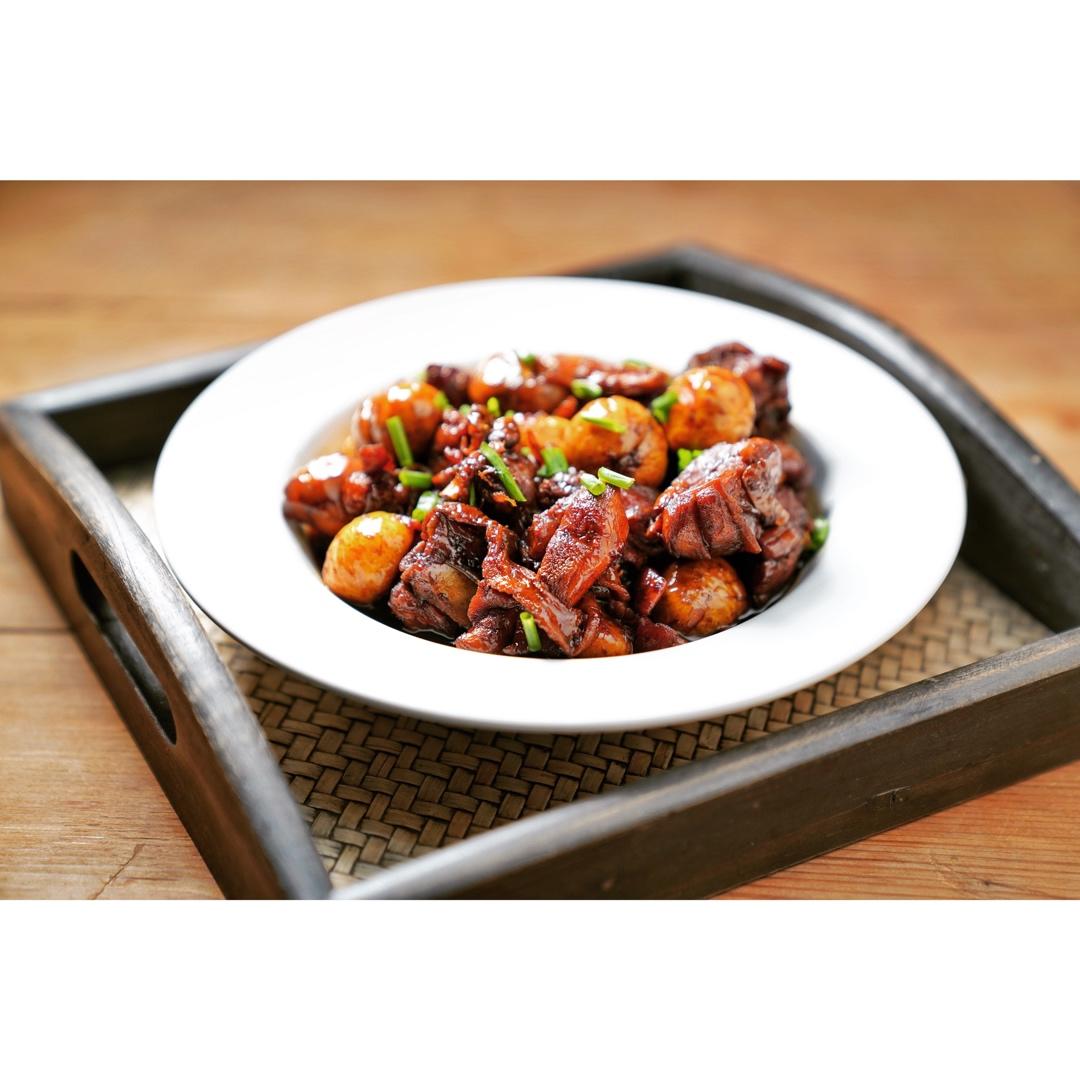 板栗香焖三黄鸡