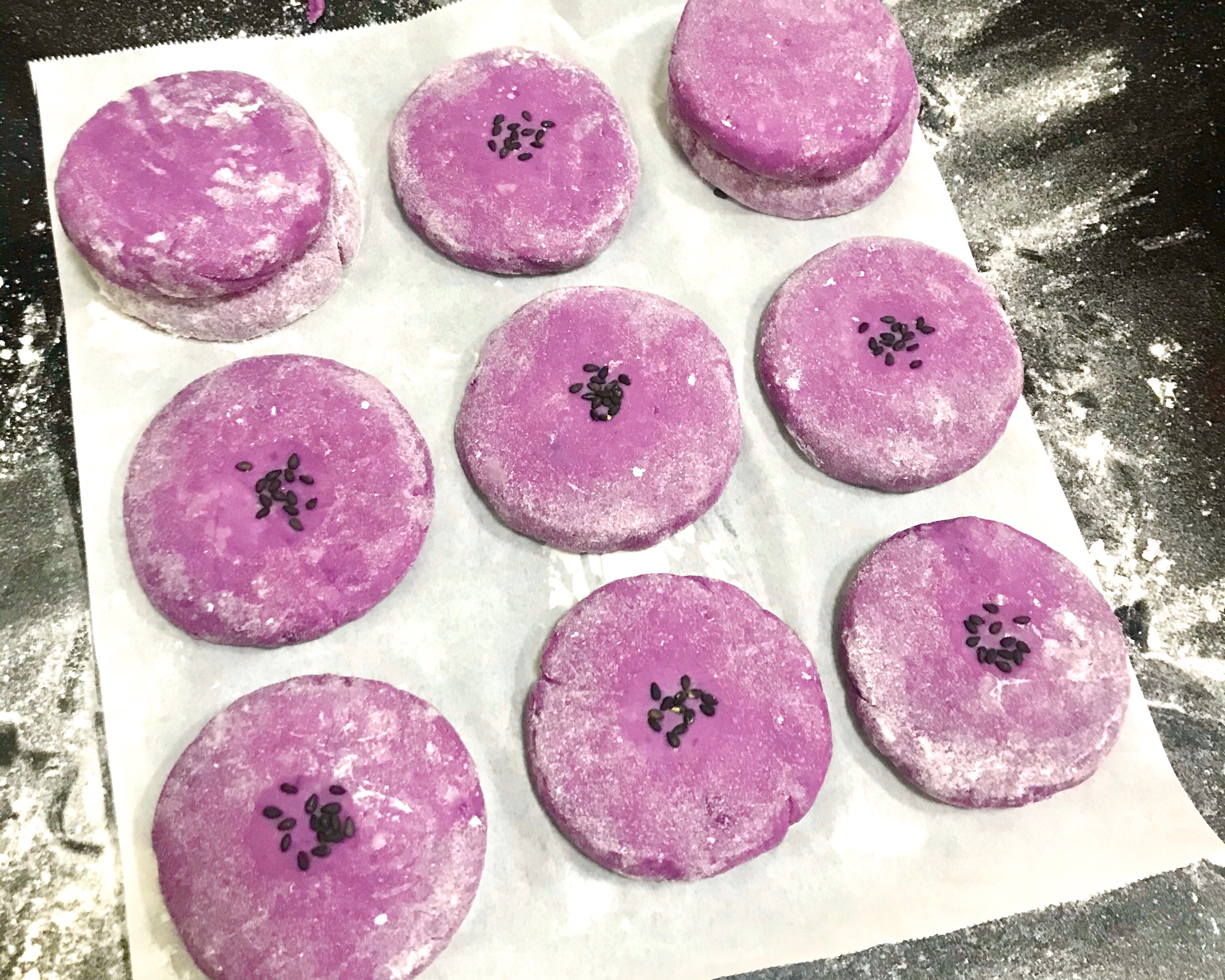 紫薯芝麻饼（面粉版）的做法
