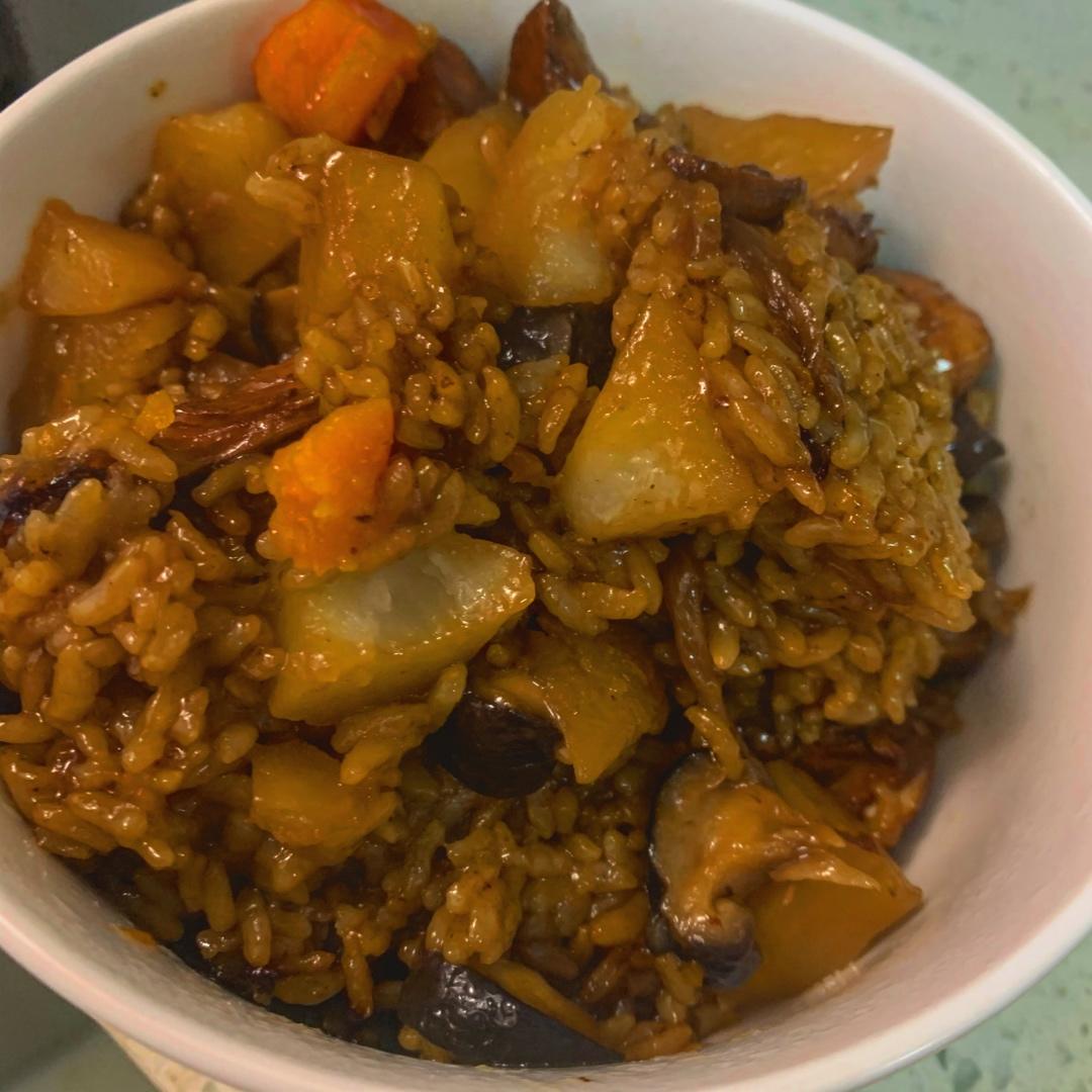 【香菇鸡肉焖饭】