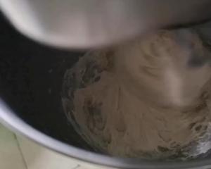 （厨师机揉面详情视频～中种）北海道吐司的做法 步骤2