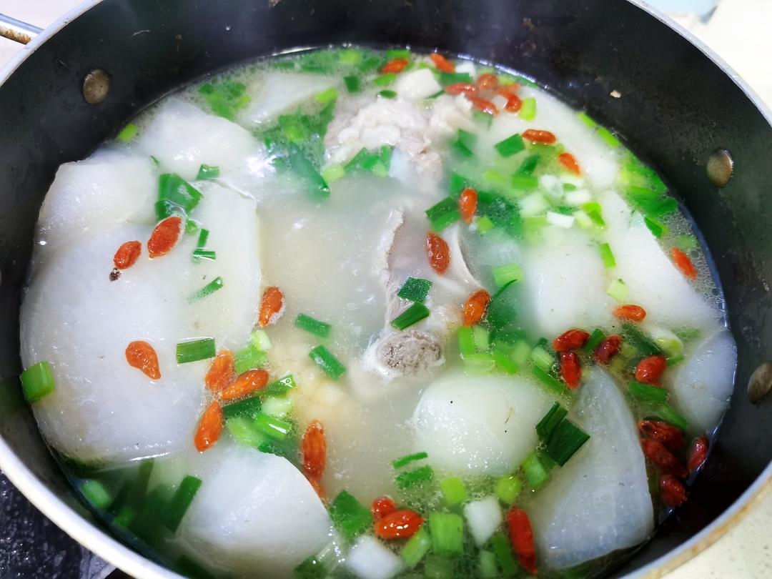 筒骨白萝卜汤~小时候妈咪的味道
