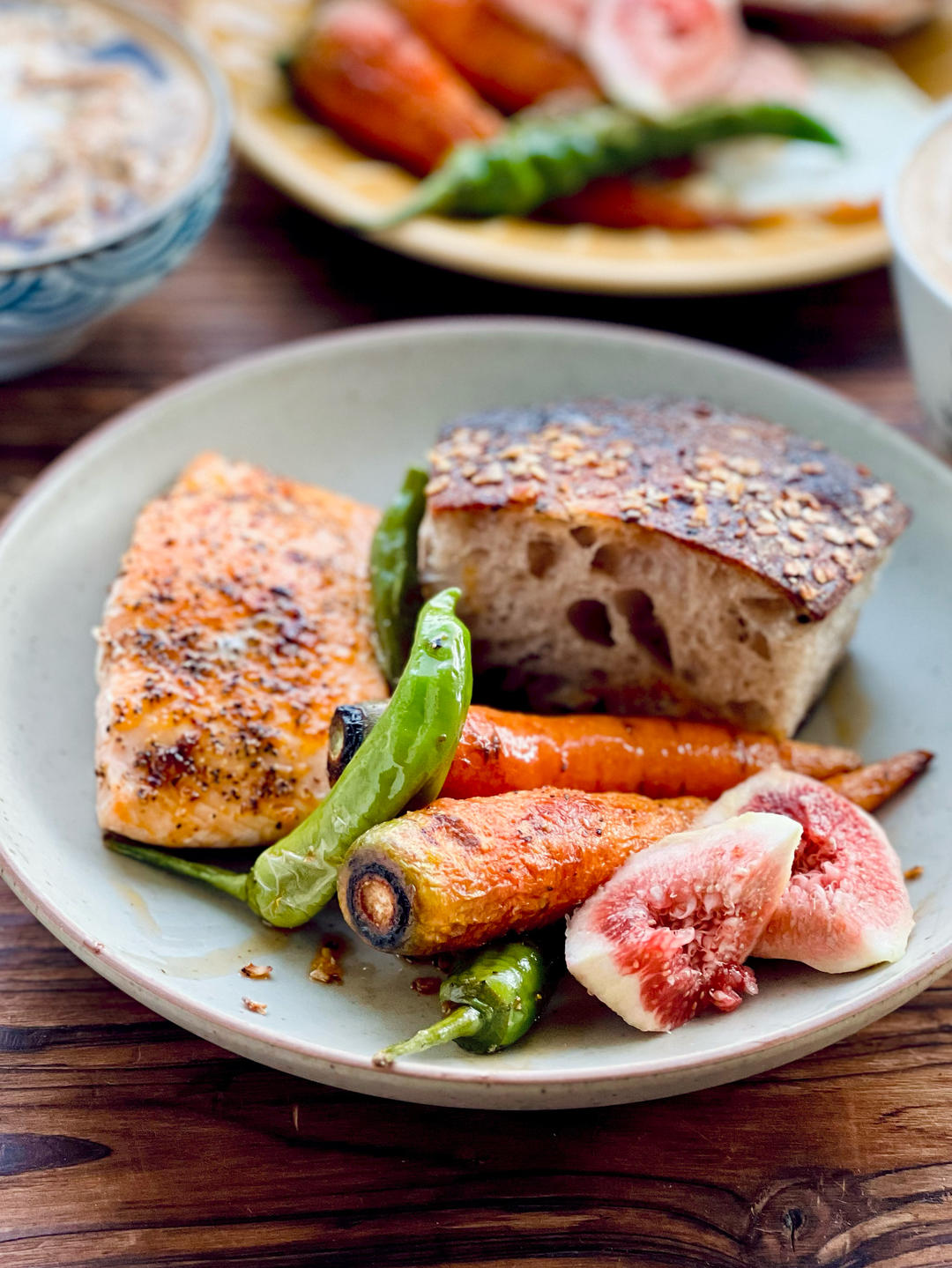 山海味道 孜然盐煎三文鱼 田园沙拉