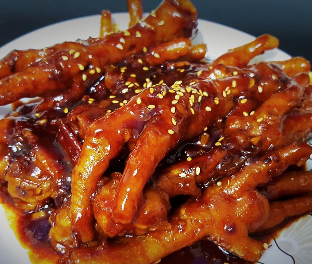 韩式辣鸡爪配芝士炒饭