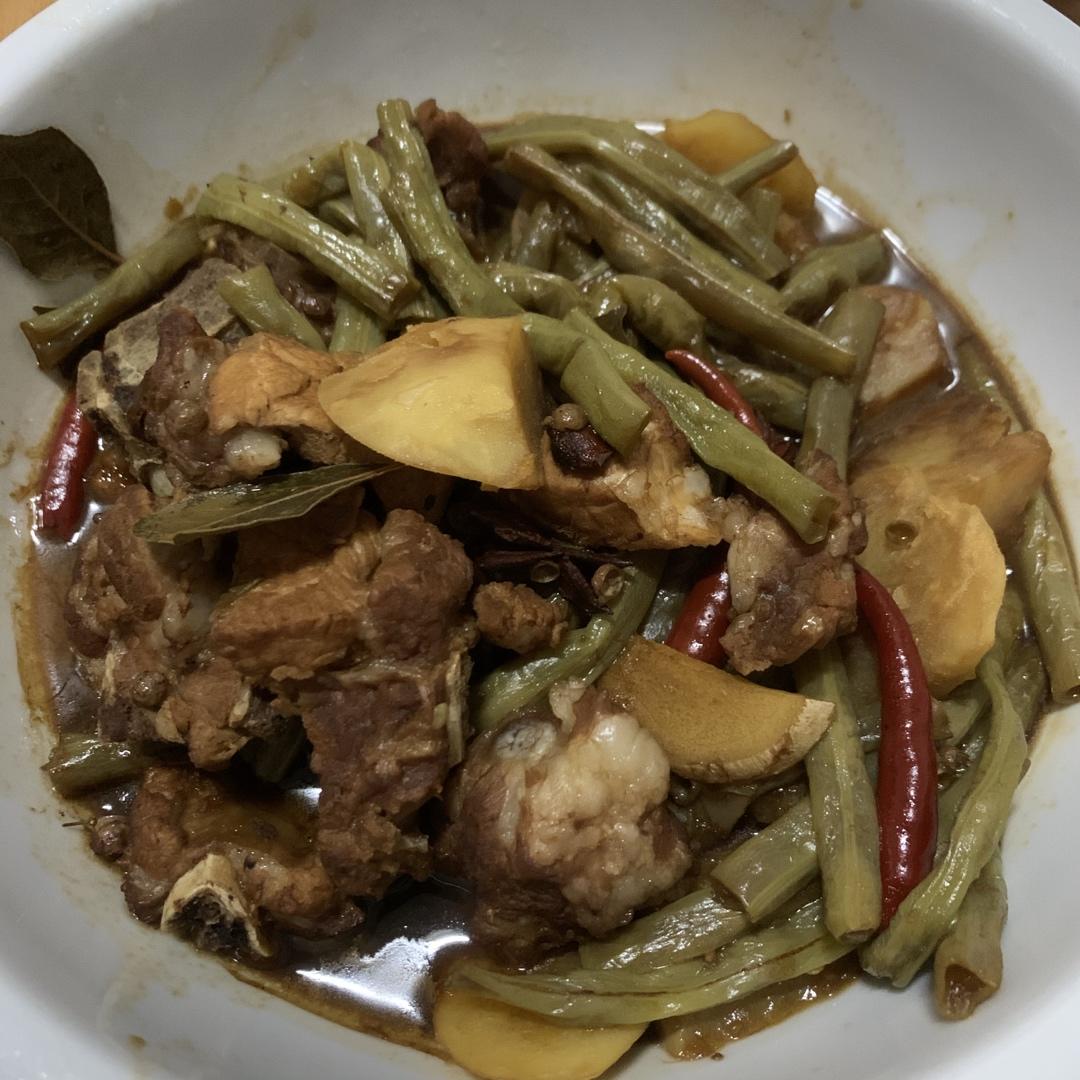 红烧排骨炖豆角土豆