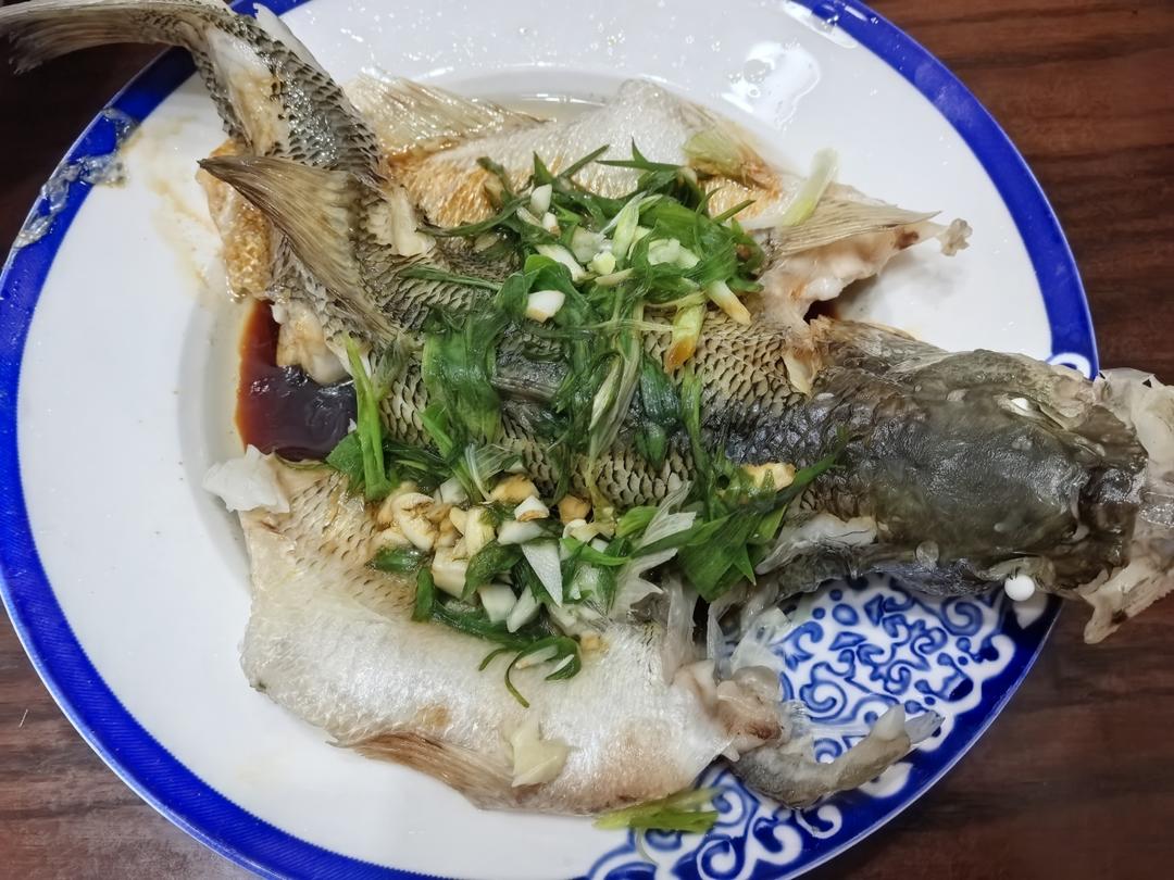 10分钟做 清蒸鲈鱼 （附切鱼图解）