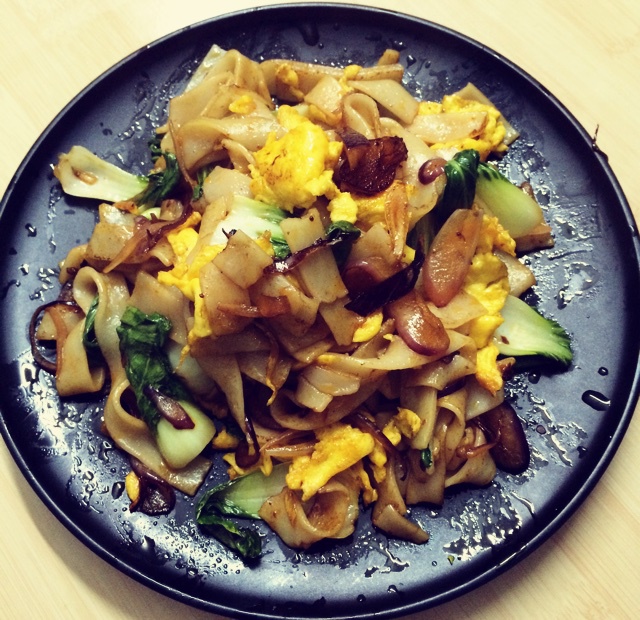 鸡蛋蔬菜炒河粉