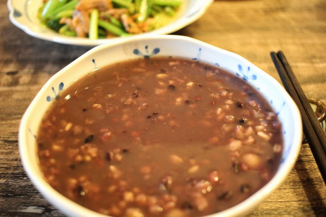 电饭煲版八宝粥黑米粥