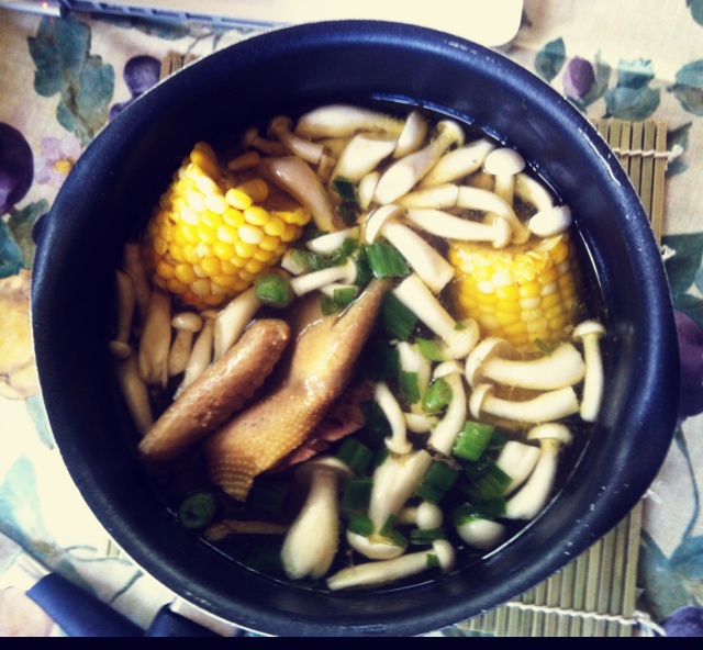 香菇煲乳鸽
