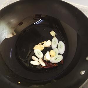 【快手菜】炝炒花蛤（蛤蜊）的做法 步骤2