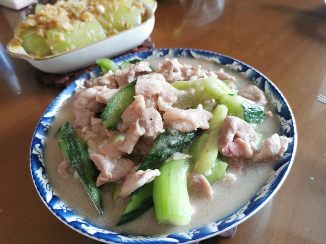 厨师长教你：“脆青瓜炒肉”的家常做法，爽脆的口感另一番感受