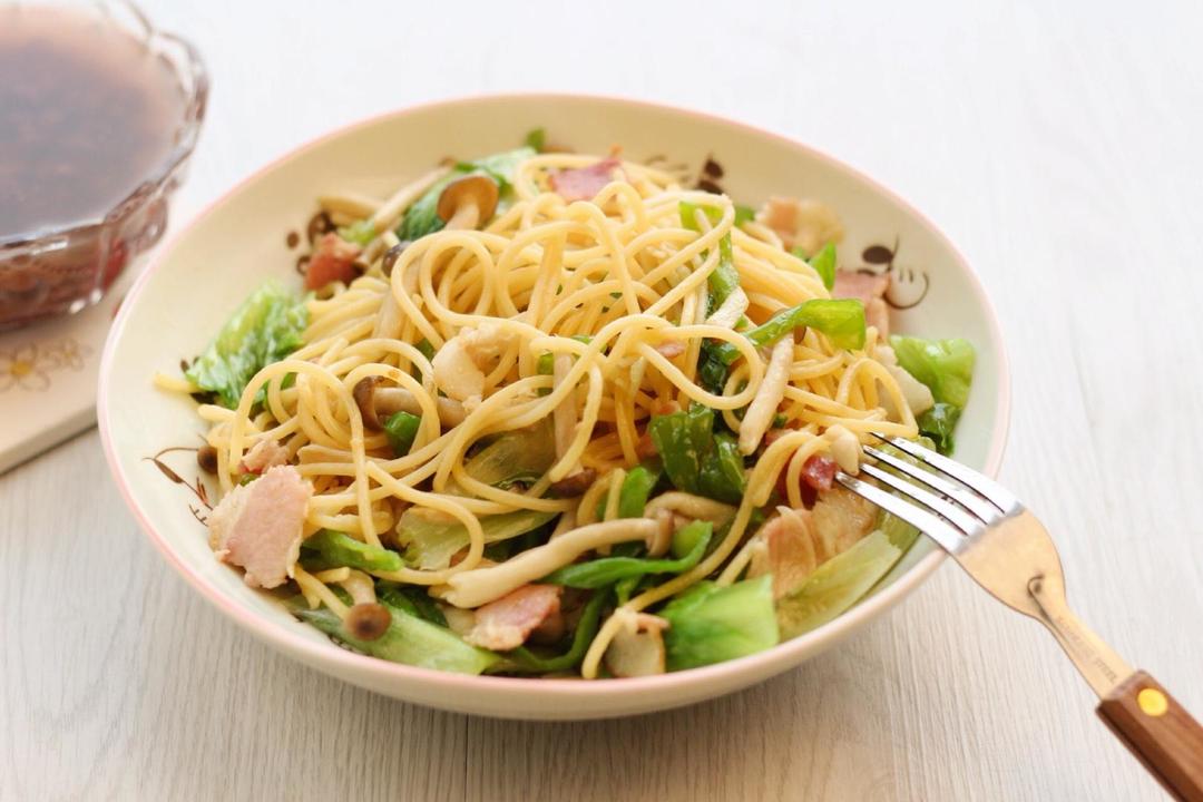 培根蟹味菇生菜意面（食彩之国）