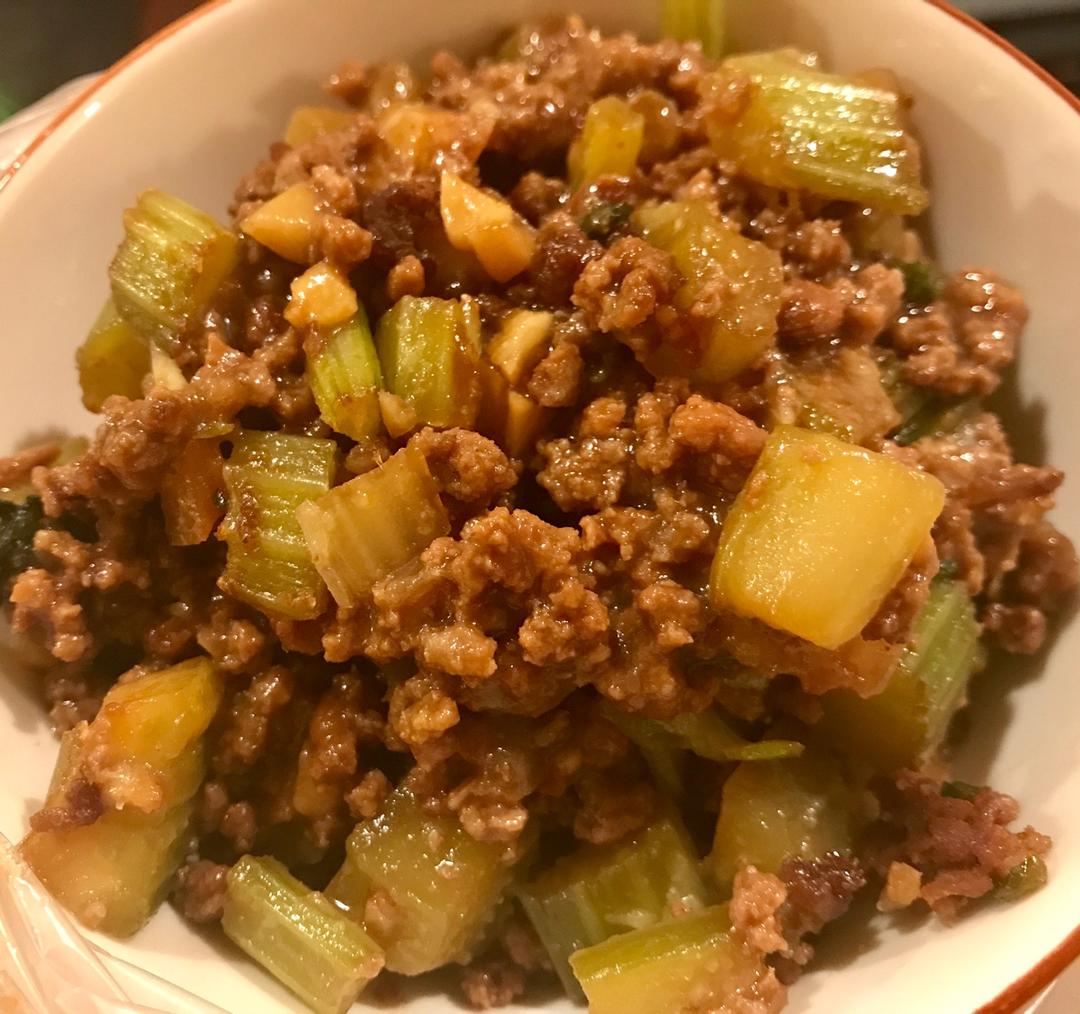 芹菜牛肉末「下饭神器」