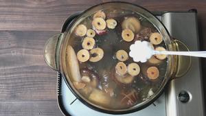 香菇木耳墨鱼汤的做法 步骤10