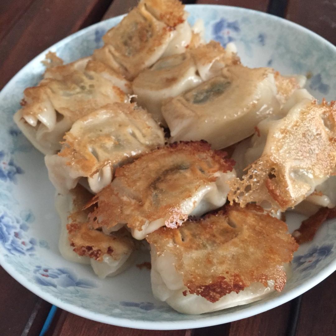 剩饺子速冻饺子变锅贴（冰花版）