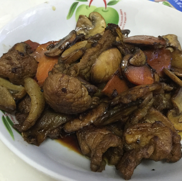 口蘑胡萝卜炒肉片