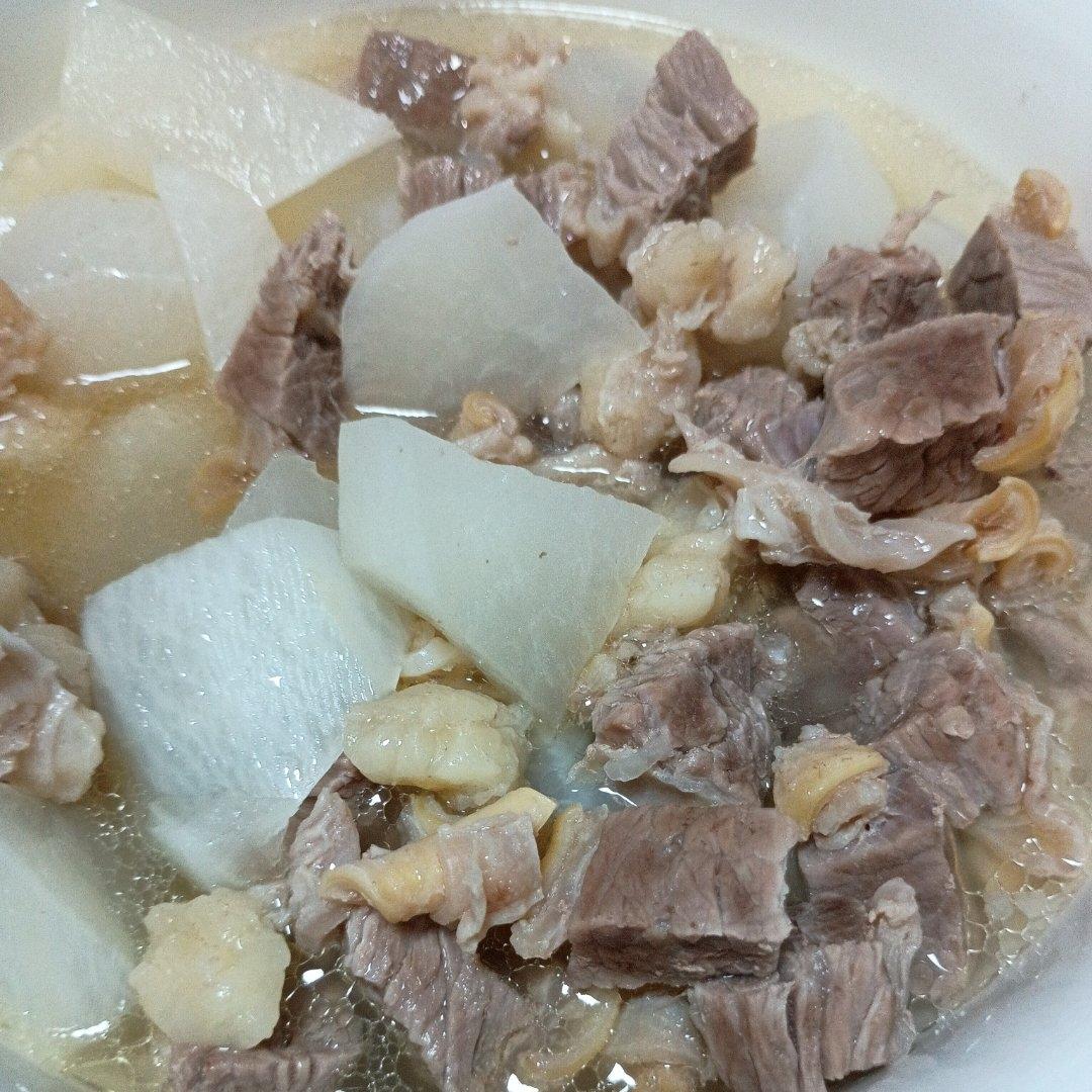 冬日限定——清炖萝卜牛腩（照例附蘸料）