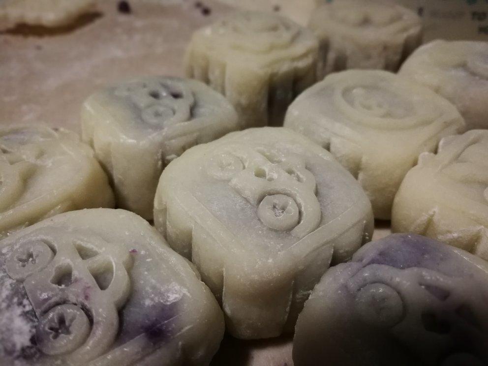 紫薯冰皮月饼
