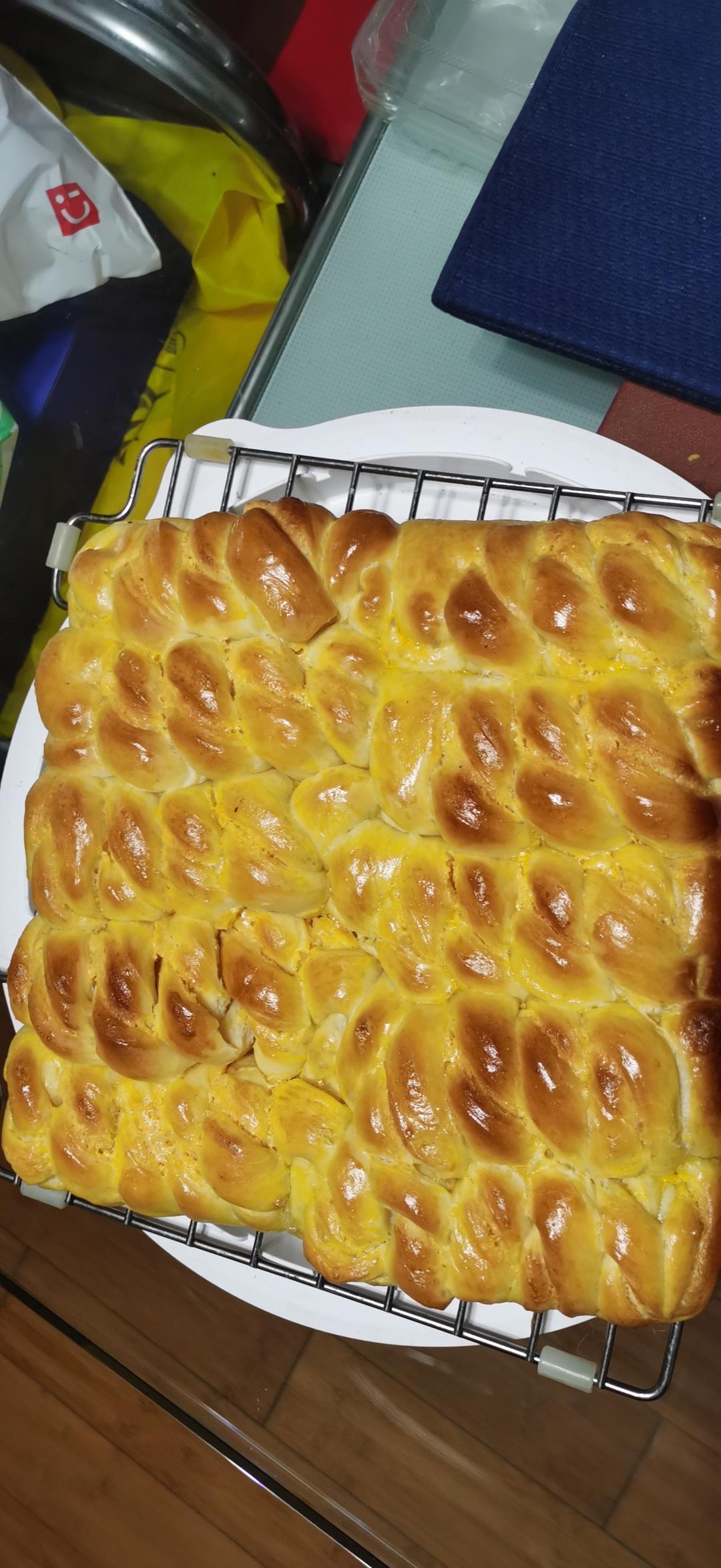 咸蛋黄奶酥面包（免模具）