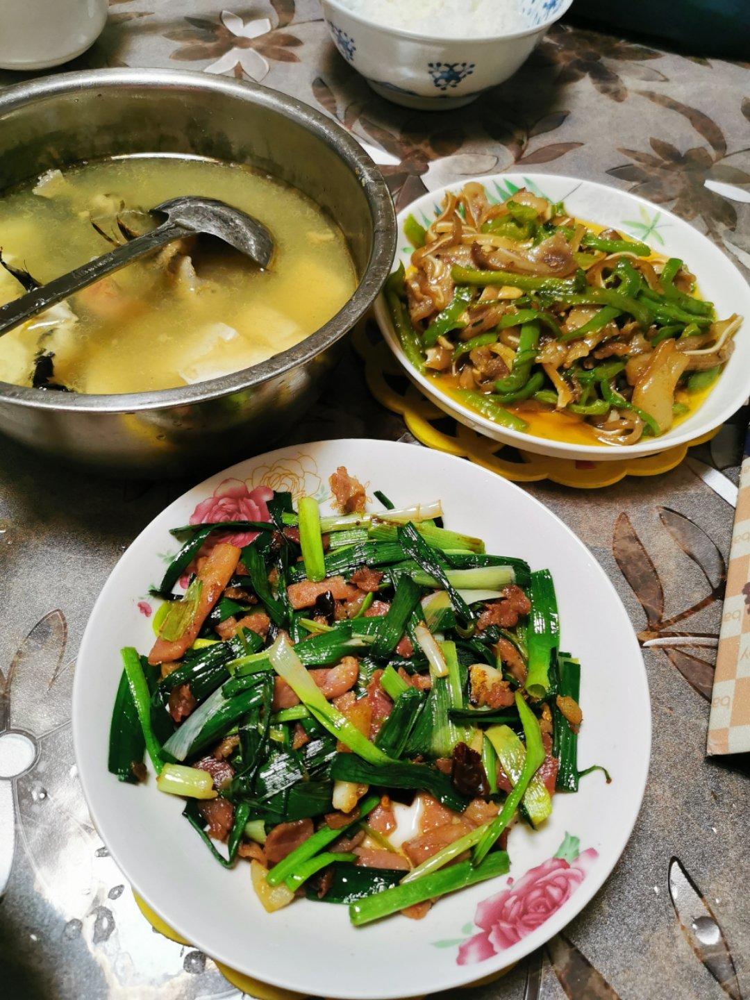 腊肉三炒之大蒜叶炒腊肉