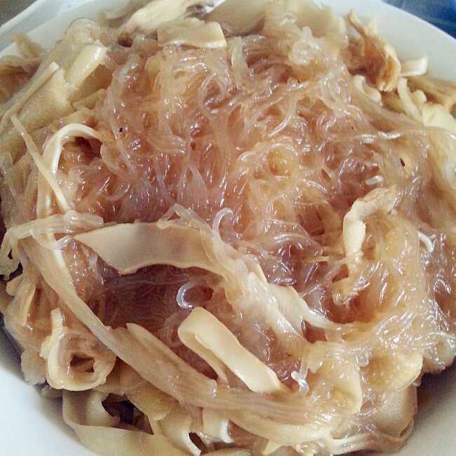笋干腐竹粉丝煲